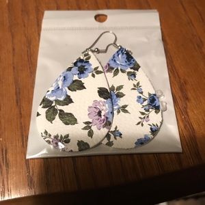 BEAUTIFUL HANDMADE LEATHER EARRINGS